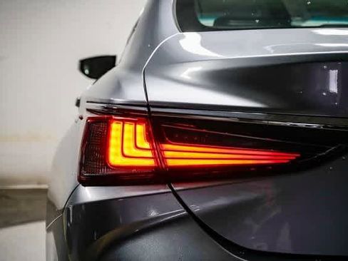 Used 2025 Lexus ES 350 image 9