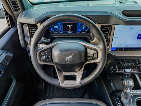 Used 2025 Ford Bronco Outer Banks AWD/4WD image 19
