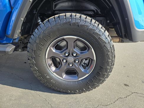 Used 2022 Jeep Gladiator Sport image 36