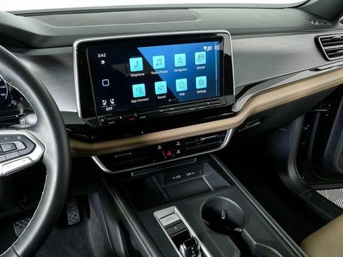 Certified 2024 Volkswagen Atlas Cross Sport SE image 16