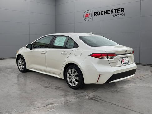 Certified 2021 Toyota Corolla LE FWD image 3