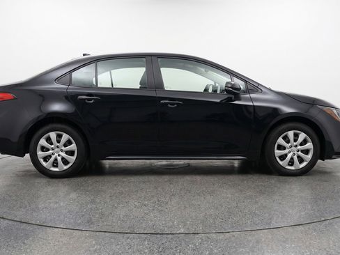Used 2025 Toyota Corolla LE FWD image 11