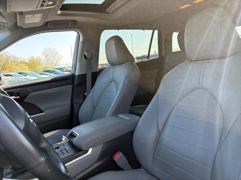 Certified 2023 Toyota Highlander XLE AWD/4WD image 5