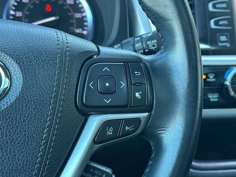 Used 2019 Toyota Highlander Limited image 29