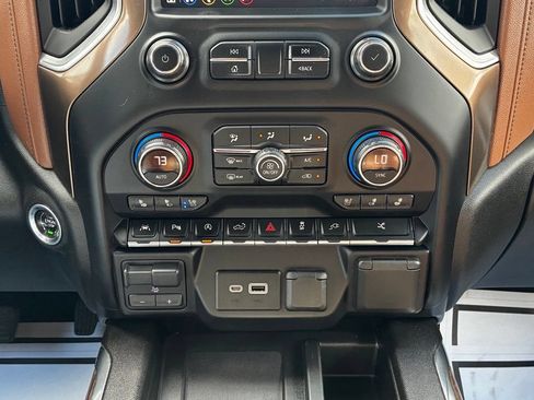 Used 2019 Chevrolet Silverado 1500 High Country w/ Safety Package II AWD/4WD image 27