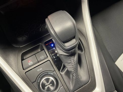 Certified 2025 Toyota RAV4 LE AWD/4WD image 23