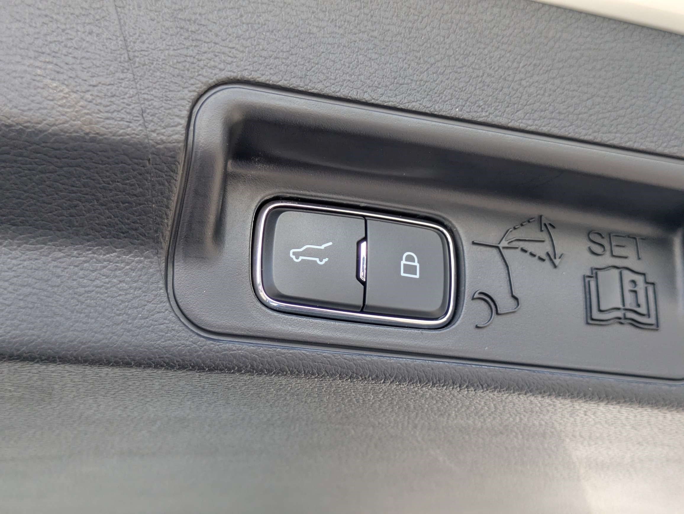 Used 2025 Ford Explorer Active w/ Active Comfort Package RWD image 20
