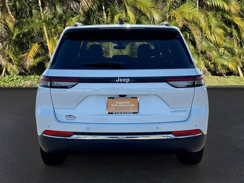 Used 2024 Jeep Grand Cherokee Laredo w/ Luxury Tech Group I RWD image 6