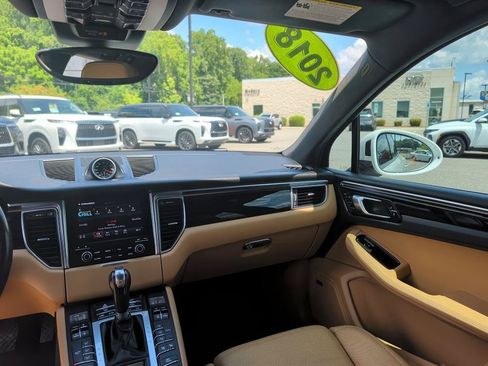 Used 2018 Porsche Macan AWD/4WD image 10