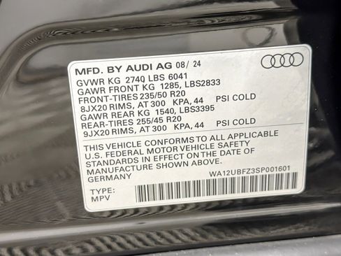 Used 2025 Audi Q4 e-tron Premium w/ Convenience Package image 28
