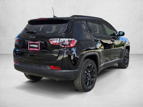 New 2026 Jeep Compass Latitude image 2