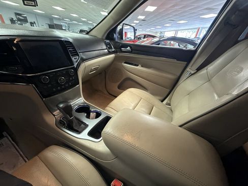 Used 2019 Jeep Grand Cherokee Overland RWD image 32