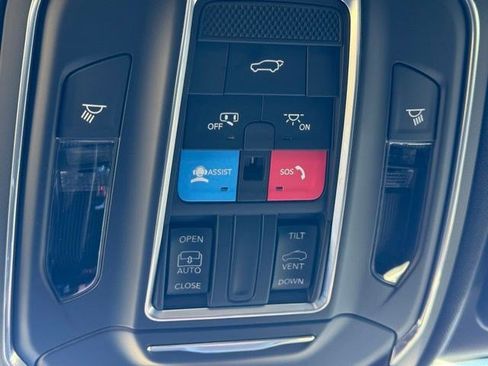 New 2026 Jeep Grand Cherokee Altitude AWD/4WD image 25