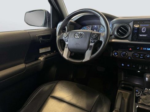 Used 2019 Toyota Tacoma TRD Off-Road AWD/4WD image 25