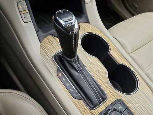 Used 2018 GMC Acadia Denali image 13