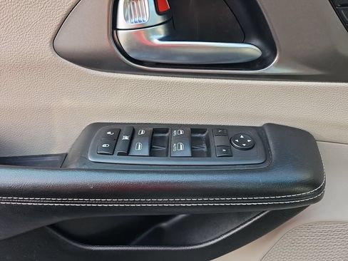 Used 2022 Chrysler Pacifica Touring-L FWD image 26