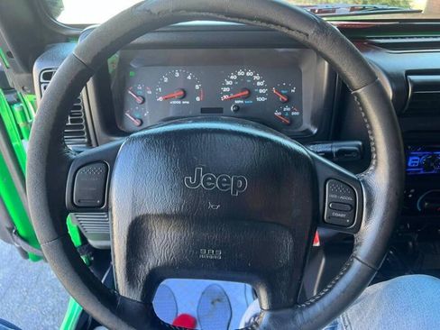 Used 2004 Jeep Wrangler 4WD image 2