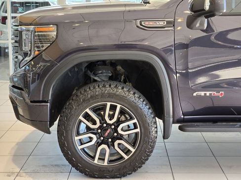 Used 2024 GMC Sierra 1500 AT4 w/ Technology Package AWD/4WD image 9