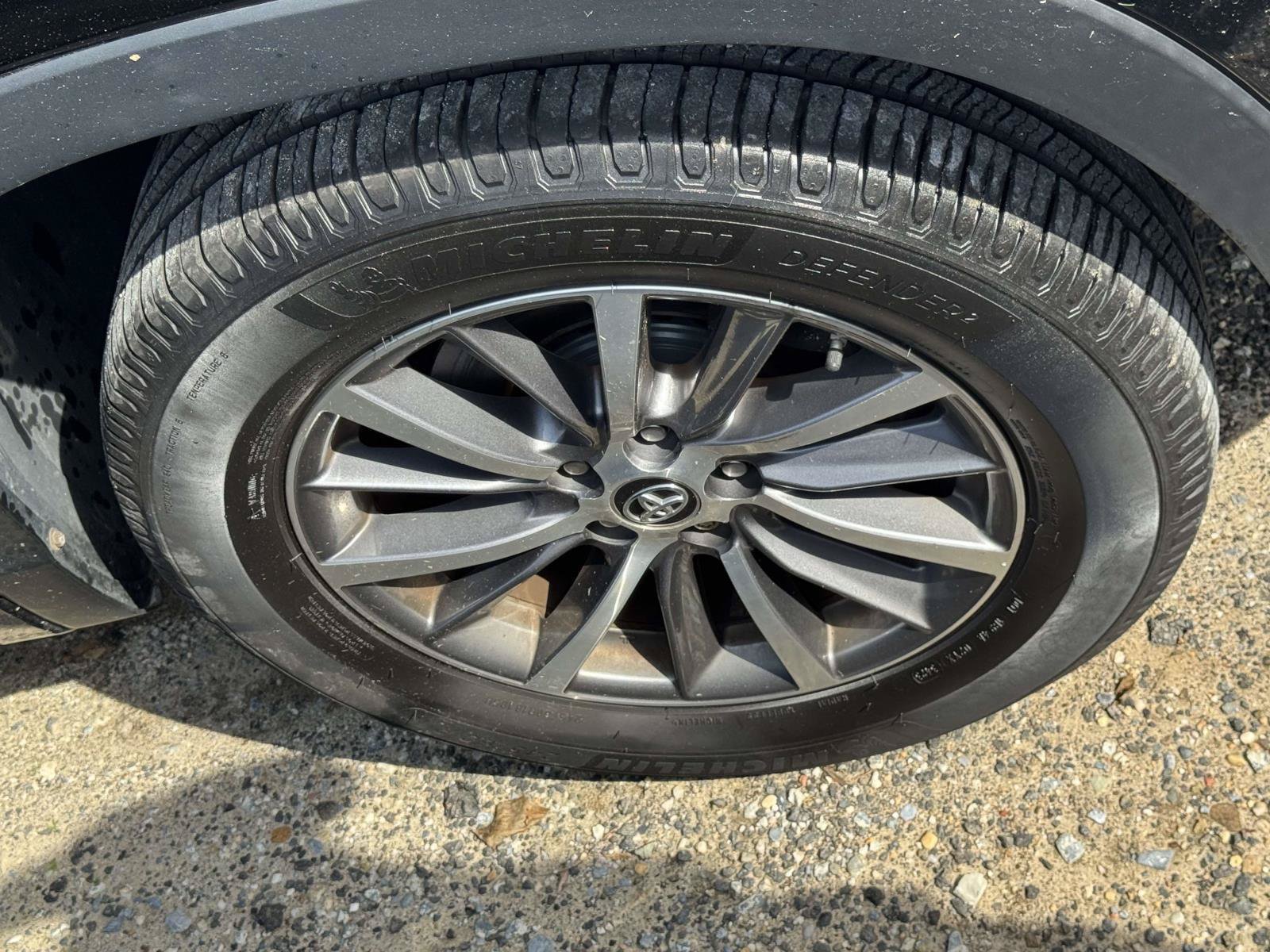 Used 2018 Toyota Highlander XLE AWD/4WD image 5