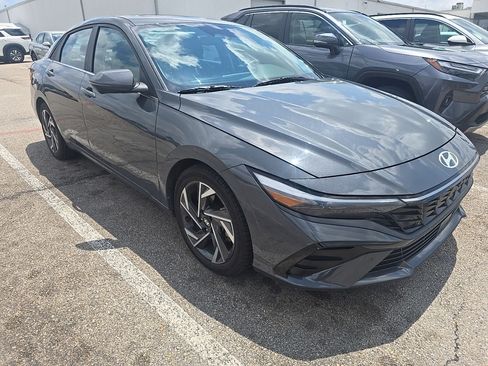Used 2024 Hyundai Elantra Limited FWD image 3