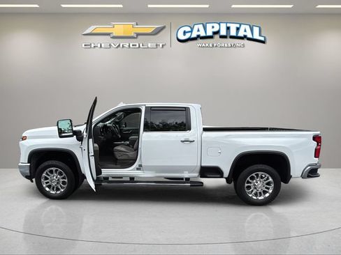 Used 2025 Chevrolet Silverado 2500 LTZ w/ LTZ Premium Package AWD/4WD image 10