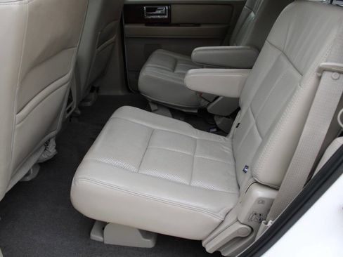 Used 2014 Lincoln Navigator 4WD image 11