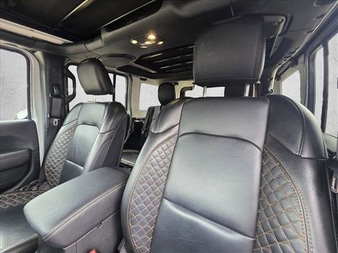 Used 2022 Jeep Wrangler Unlimited Sahara AWD/4WD image 16