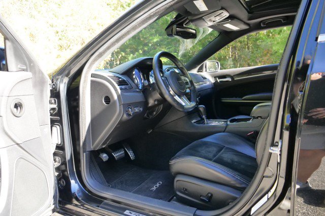 Used 2012 Chrysler 300 SRT8 w/ 19-Premium Speaker Group RWD image 31