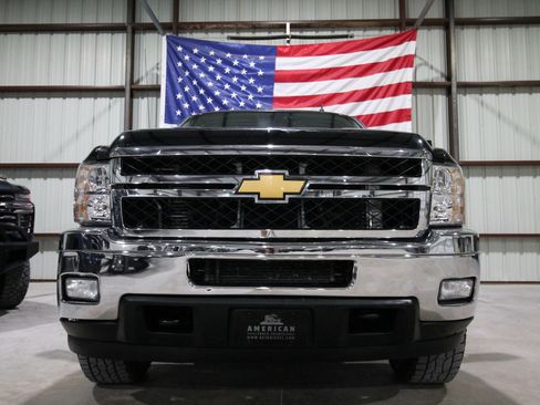Used 2014 Chevrolet Silverado 2500 LT w/ Texas Edition AWD/4WD image 2
