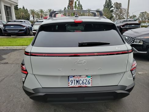 Used 2025 Hyundai Kona SEL AWD/4WD image 5