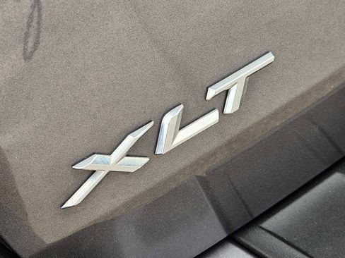 Used 2021 Ford Explorer XLT w/ Equipment Group 202A RWD image 12