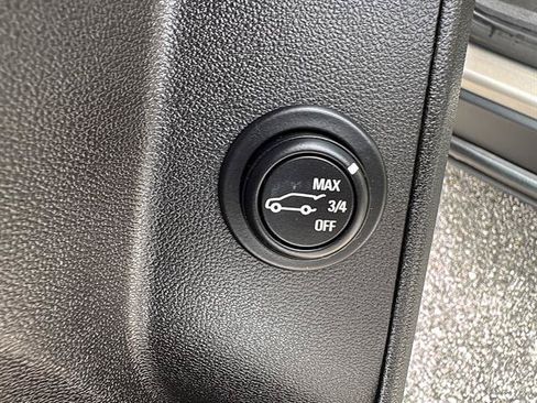 Used 2018 Chevrolet Equinox LT FWD image 36