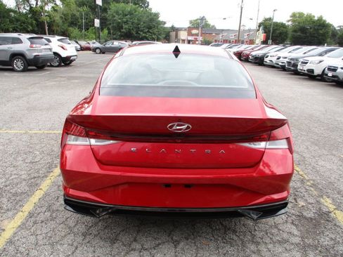 Used 2021 Hyundai Elantra SEL w/ Convenience + Premium Package FWD image 12