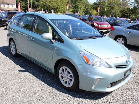 Used 2014 Toyota Prius V Three image 4