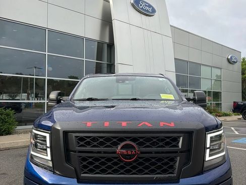 Used 2024 Nissan Titan PRO-4X w/ Pro-4x Convenience Package AWD/4WD image 2