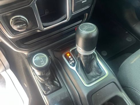 Used 2019 Jeep Wrangler Sport image 15