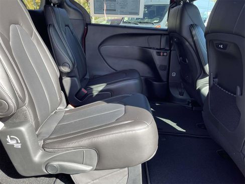 New 2026 Chrysler Pacifica Select image 31
