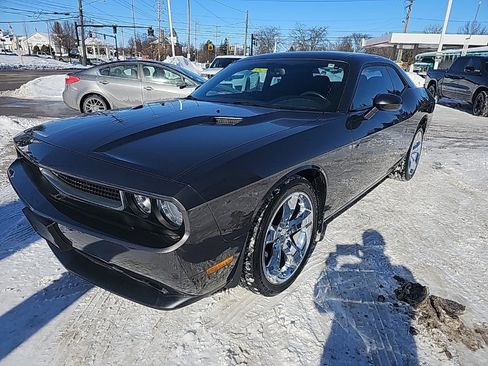 Used 2014 Dodge Challenger SXT w/ Super Sport Group (SS/T) image 8