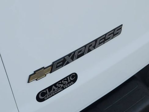 Used 2025 Chevrolet Express 3500 LS RWD image 8