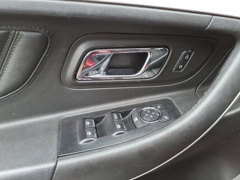 Used 2018 Ford Taurus SEL FWD image 11