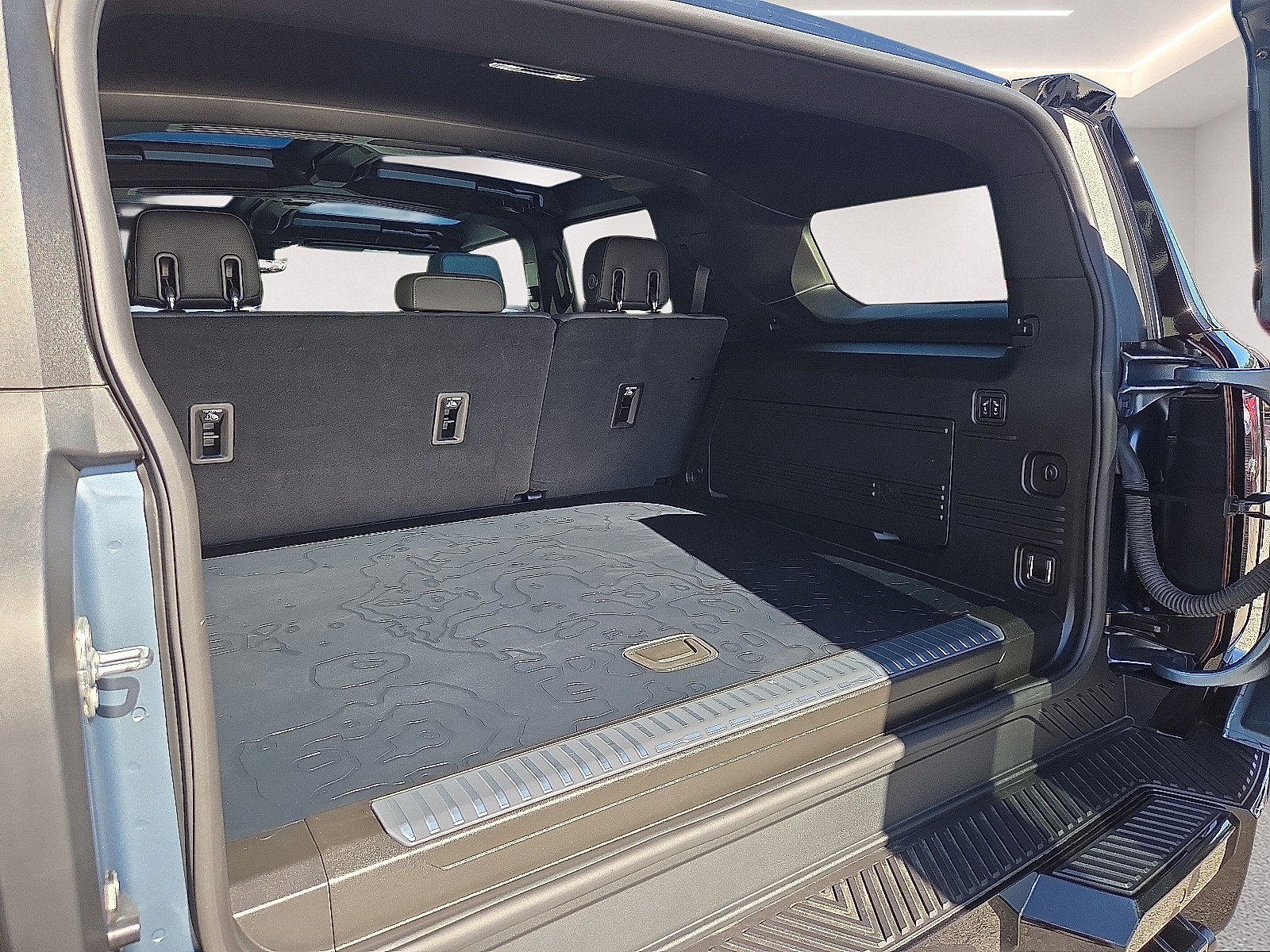 Used 2024 GMC Hummer EV 3X w/ Omega Edition AWD/4WD image 18