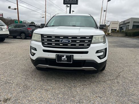 Used 2016 Ford Explorer XLT w/ Equipment Group 202A image 6