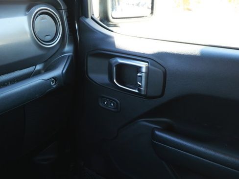 Used 2023 Jeep Gladiator Sport image 23