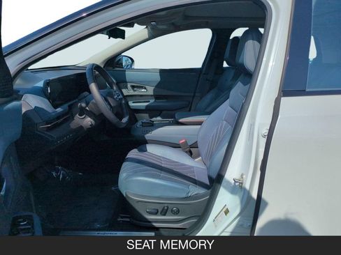Used 2023 Nissan Ariya AWD/4WD image 14
