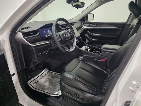 Used 2023 Jeep Grand Cherokee Limited image 16