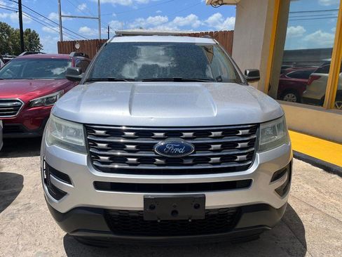 Used 2016 Ford Explorer FWD image 2