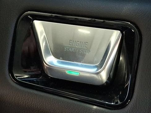 Used 2025 GMC Yukon XL Denali AWD/4WD image 11