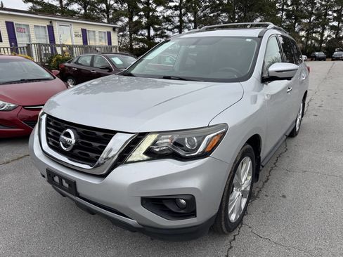 Used 2018 Nissan Pathfinder SL w/ SL Premium Package image 3