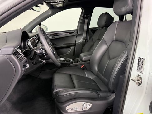 New 2025 Porsche Macan image 5