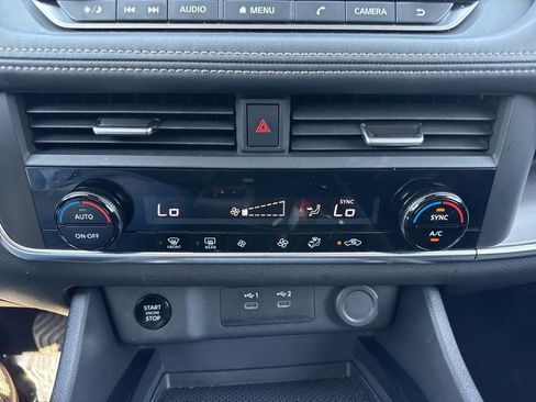 Used 2025 Nissan Rogue SV image 19